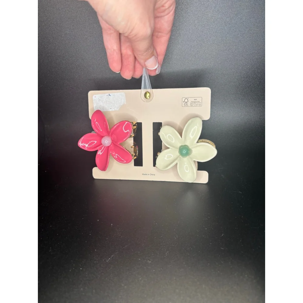 NWT Viral Piper K Pink and White Flower Hairclips Boho Glam